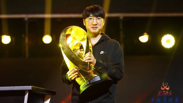 此强烈的球 此强烈的球