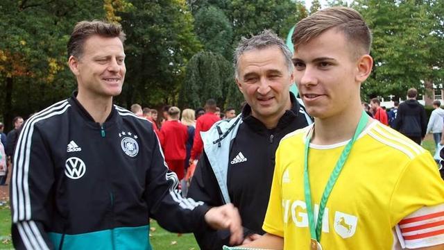 迷们的爱戴 迷们的爱戴